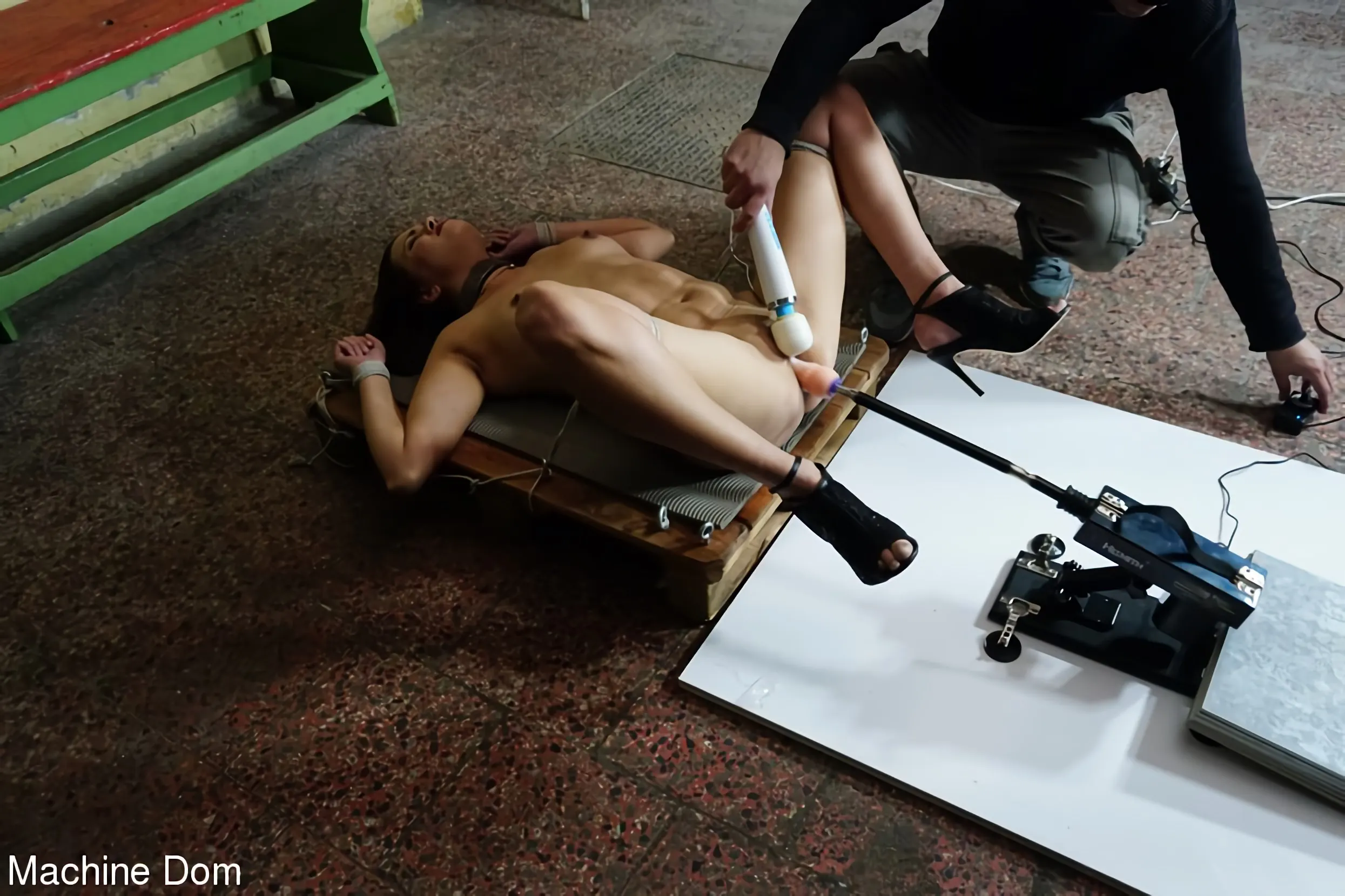 Kink Partners 'ベイブはバイブしながらマシンを犯して取る' 主演 Adina Rimers (写真 10)