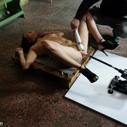 Adina Rimers に 'Kink Partners' ベイブはバイブしながらマシンを犯して取る (サムネイル 10)