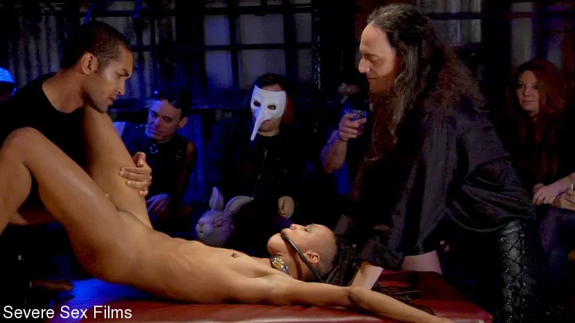 Kink Partners 'Orgía traidora (parte 1 de 4)' protagonizando Aiden Starr (foto 10)