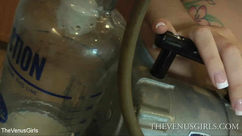 Kink Partners 'ORDEÑO A MÁQUINA DE LAS PELOTAS DEL PADRASTRO' protagonizando Alison Tyler (foto 16)