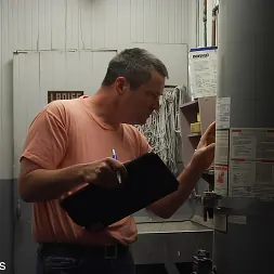 Allie James に 配管工のパイプ (写真 1) Allie James に 'Kink Partners' 配管工のパイプ (サムネイル 1)