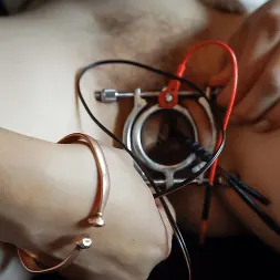 An Li en 'Kink Partners' Miedo a soltar: control de la respiración (Miniatura 15)