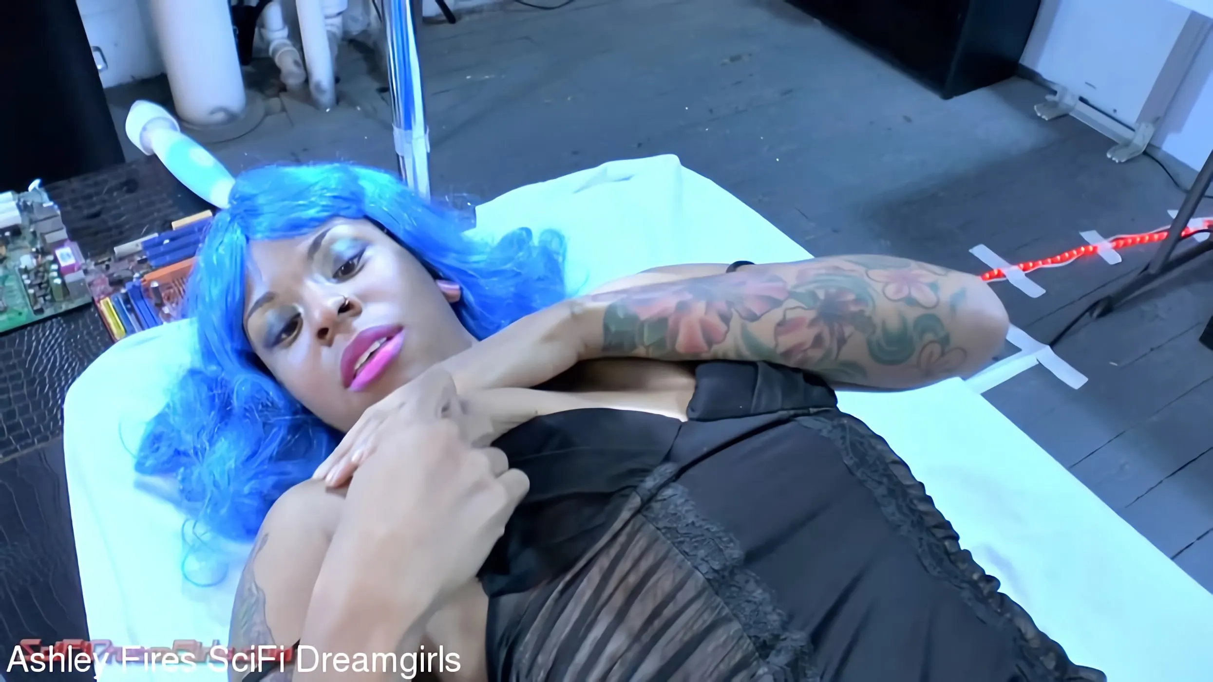 Angel に 'アシュリーはSFドリームガールズを発射:サッシーボット' from 'Kink Partners' (写真 4) Kink Partners 'アシュリーはSFドリームガールズを発射:サッシーボット' 主演 Angel (写真 4)