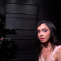 Anon Boy 1 に 'Kink Partners' バレリーナがあなたを吹き飛ばす (サムネイル 1)