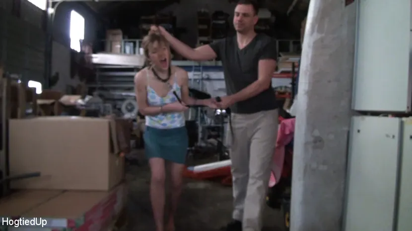 Anouk en 'Overpowered, Hogtied, and Mouth-Stuffed' from 'Kink Partners' (foto 1) Kink Partners 'Overpowered, Hogtied, and Mouth-Stuffed' protagonizando Anouk (foto 1)