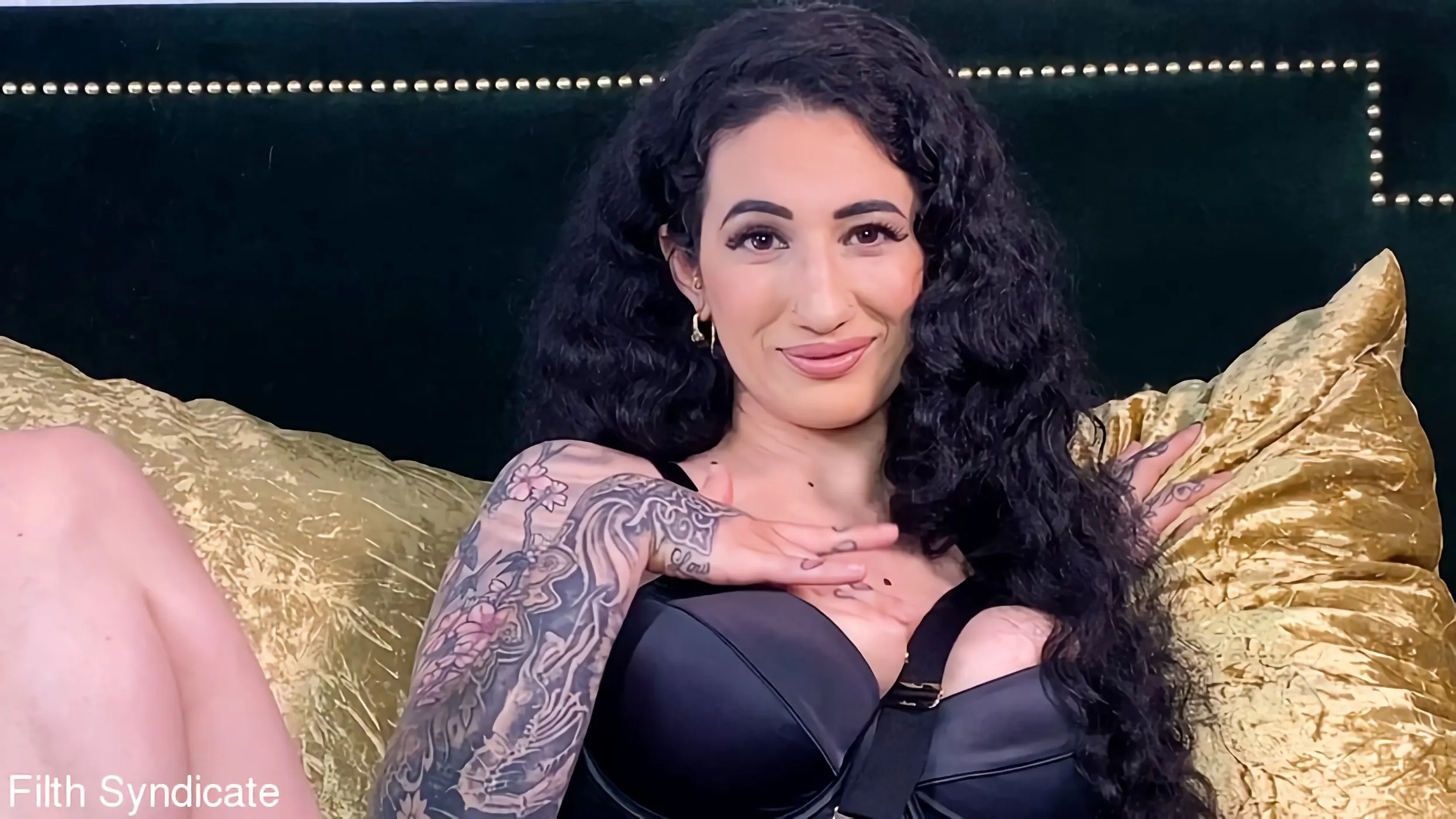 Kink Partners '変態ジョイ:あなたは汚い小さな兼ゴミ箱です' 主演 Arabelle Raphael (写真 6)