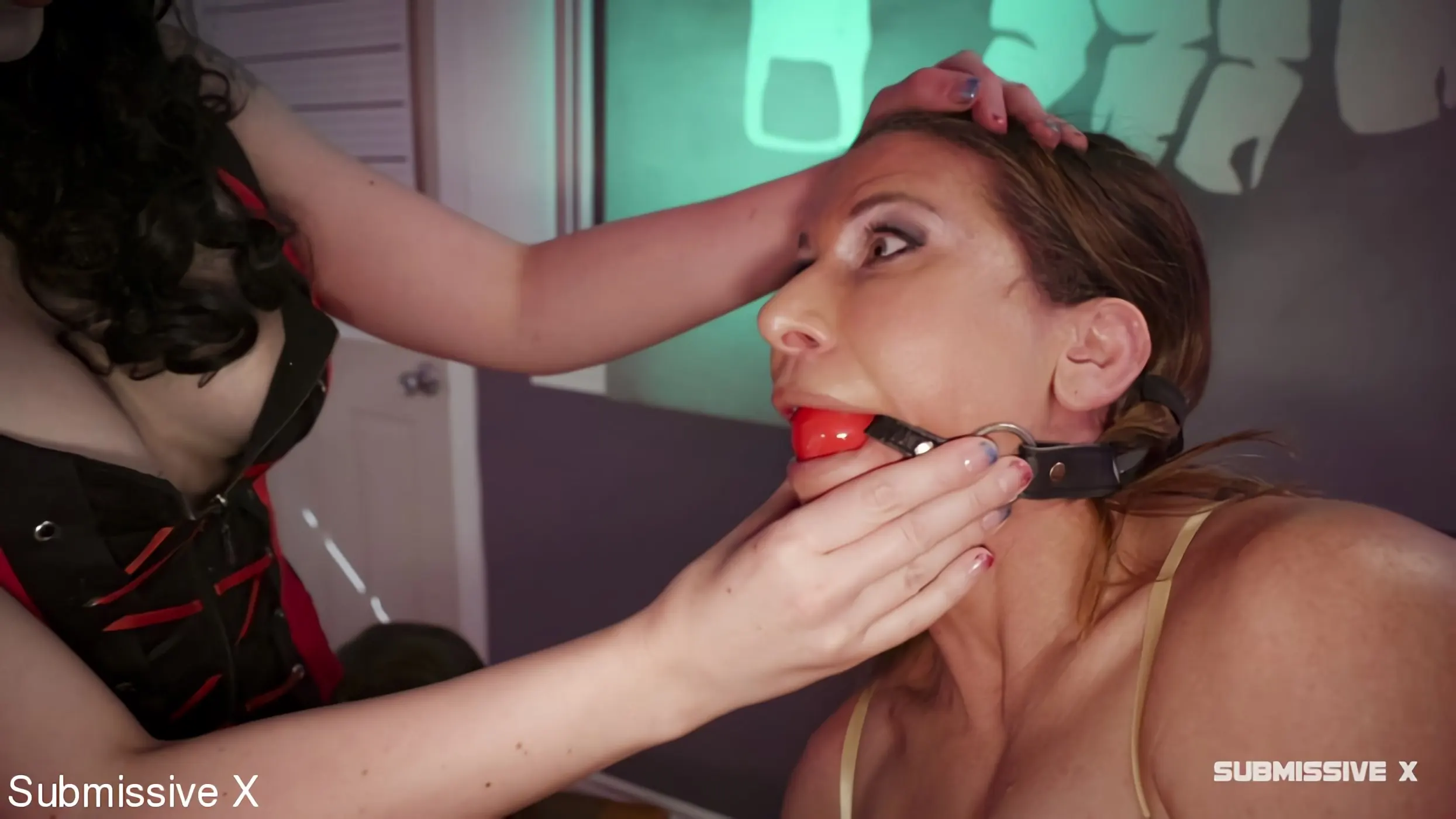 Kink Partners 'Bat Slut capturada por una Harley Quinn y castigada.' protagonizando Ariel X (foto 4)