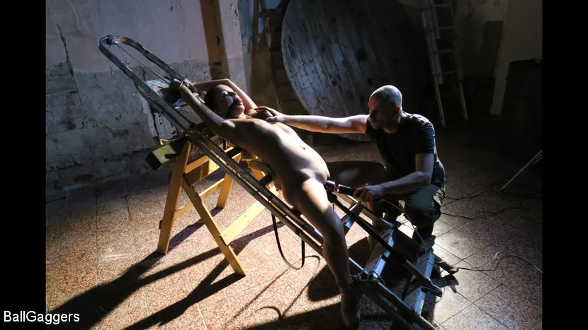 Arjan に 'ダフネ・クリデ・ボールガグドは大きなディルドで浸透した' from 'Kink Partners' (写真 14) Kink Partners 'ダフネ・クリデ・ボールガグドは大きなディルドで浸透した' 主演 Arjan (写真 14)