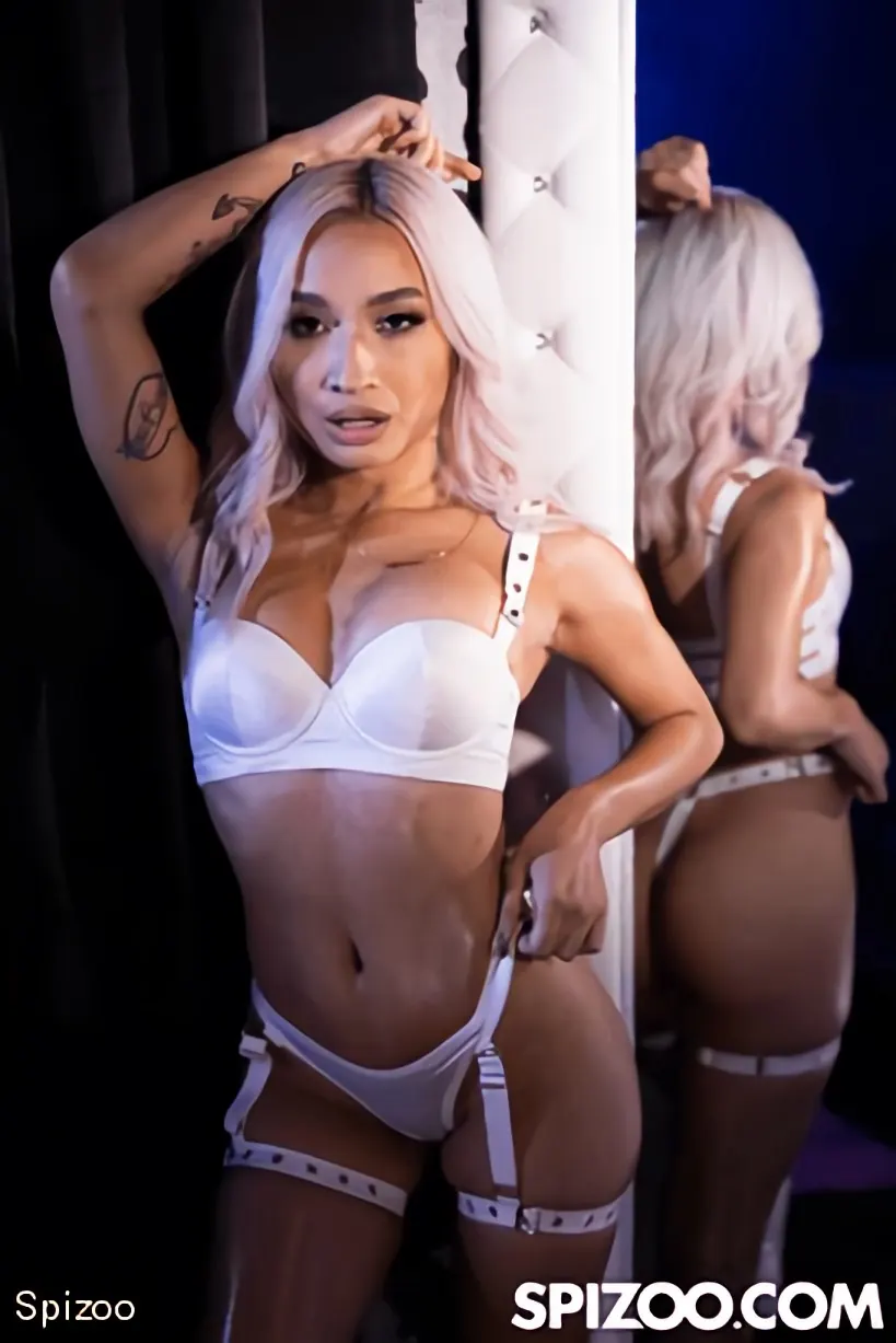 Kink Partners '小柄なコールガールエイブリーブラックは彼女のクライアントのコックを喜ばせます' 主演 Avery Black (写真 80)