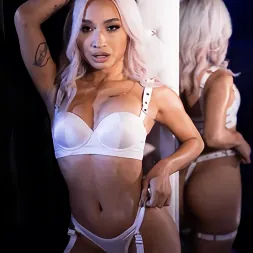 Avery Black に 'Kink Partners' 小柄なコールガールエイブリーブラックは彼女のクライアントのコックを喜ばせます (サムネイル 80)