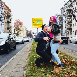 Aviva Rocks に 'Kink Partners' アビバは裸になり、彼が兼になるまでトイレでジェイソンをジャーク。 (サムネイル 2)