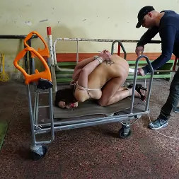 Barbara Beiber en 'Kink Partners' Barbara está siendo castigada y complacida. (Miniatura 6)