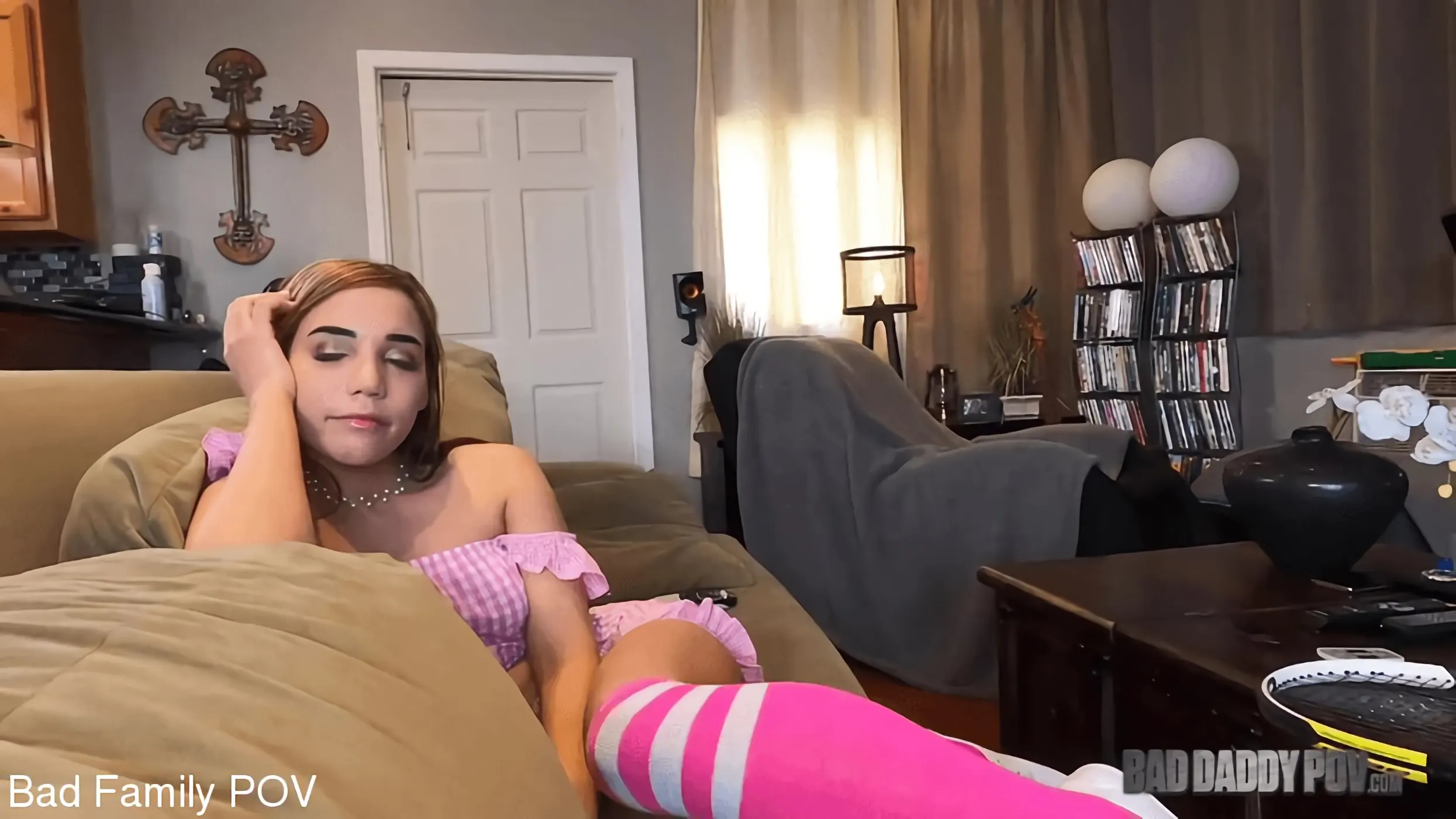 Barrett Blade en 'Alita Lee: La niña buena del padrastro' from 'Kink Partners' (foto 9) Kink Partners 'Alita Lee: La niña buena del padrastro' protagonizando Barrett Blade (foto 9)