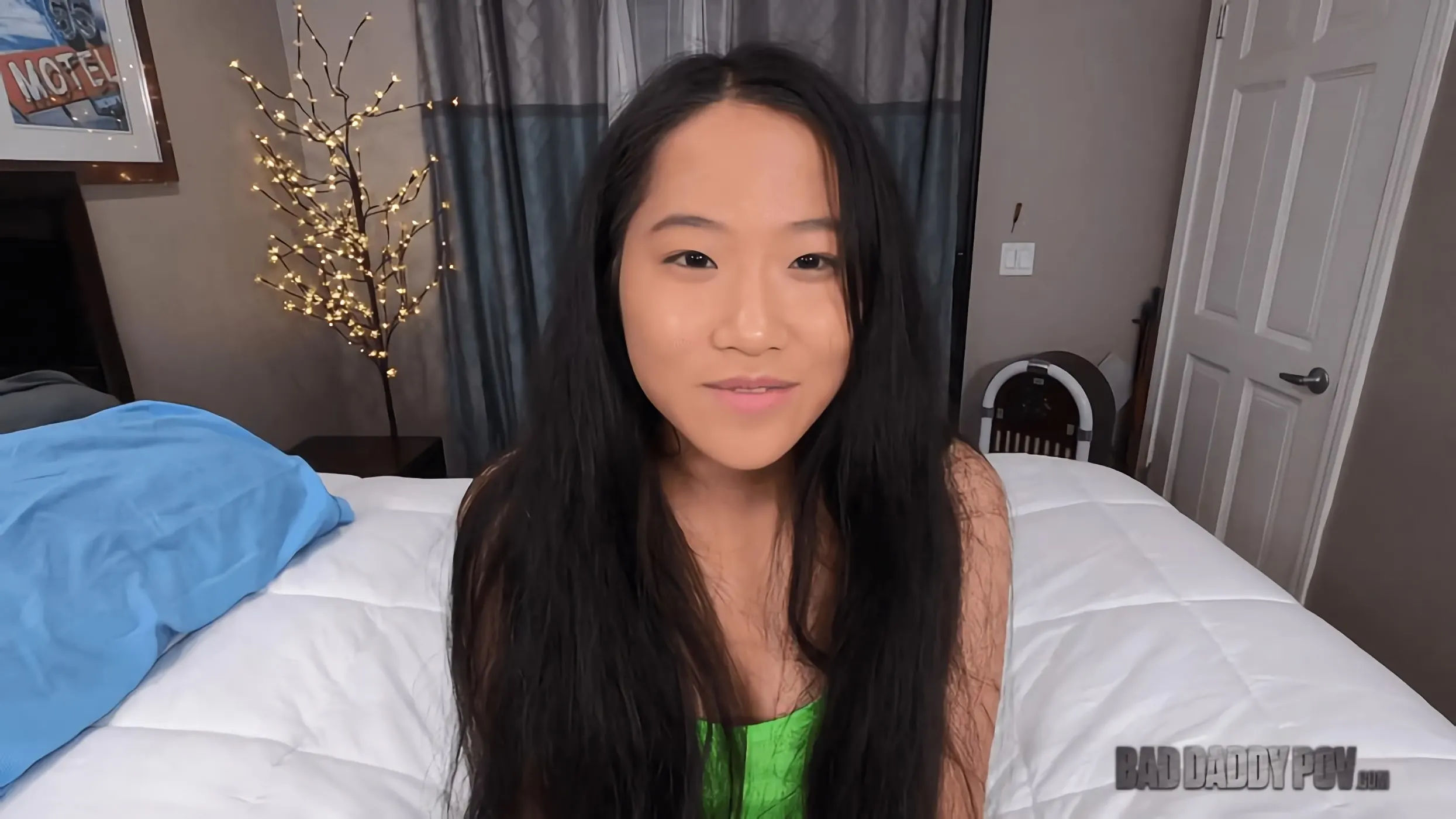 Barrett Blade に '無邪気なアジアのティーンアロナブルームは彼女の継父を作るために何でもします' from 'Kink Partners' (写真 4) Kink Partners '無邪気なアジアのティーンアロナブルームは彼女の継父を作るために何でもします' 主演 Barrett Blade (写真 4)