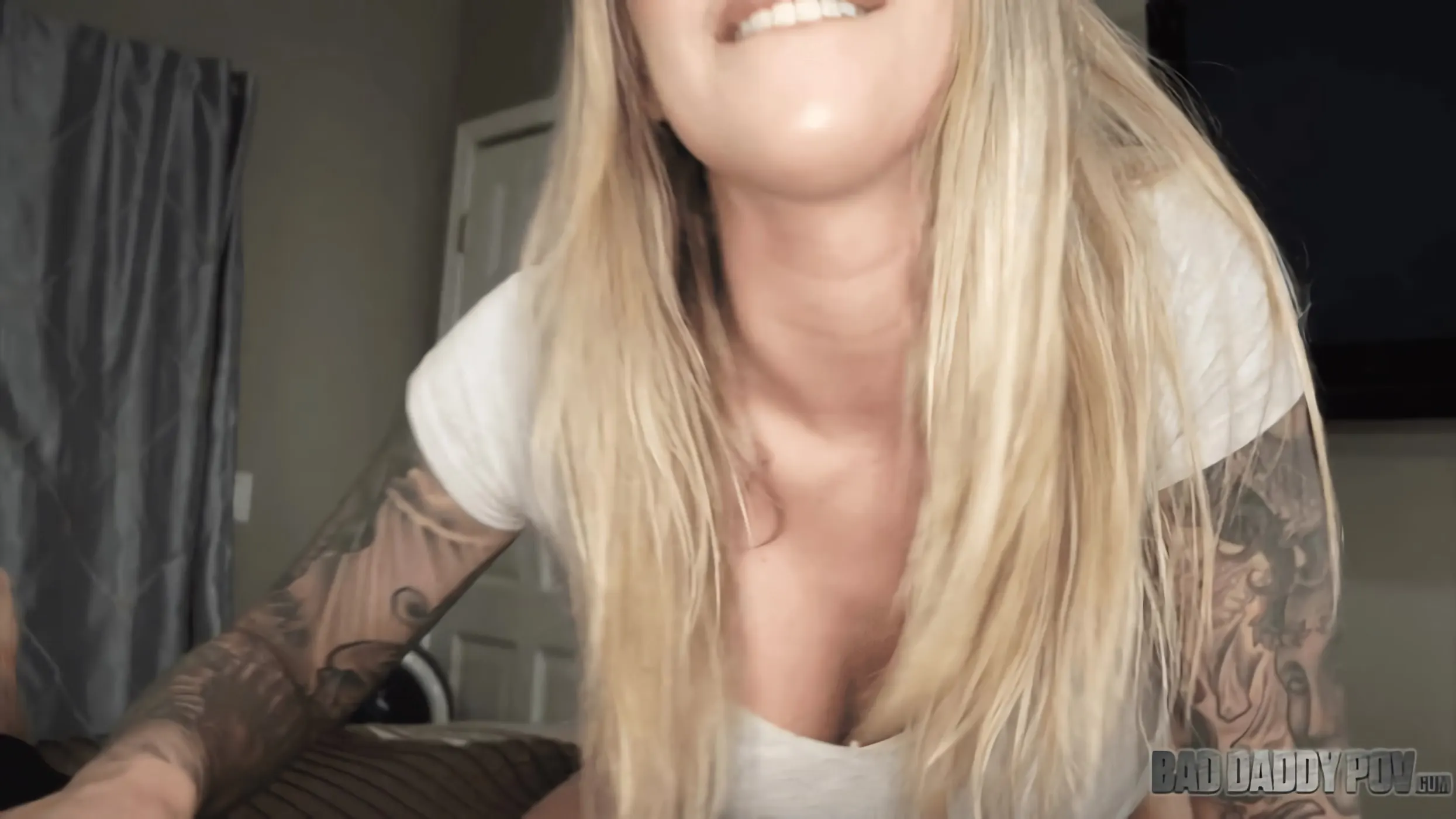 Kink Partners 'La rubia tatuada Karma Rx es la enfermera traviesa de su padrastro' protagonizando Barrett Blade (foto 3)