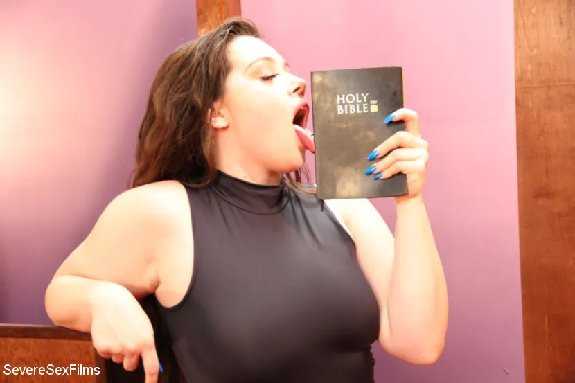 Kink Partners '¡Las monjas se llevan al espeluznante mirón al infierno!' protagonizando Bettie Bondage (foto 7)