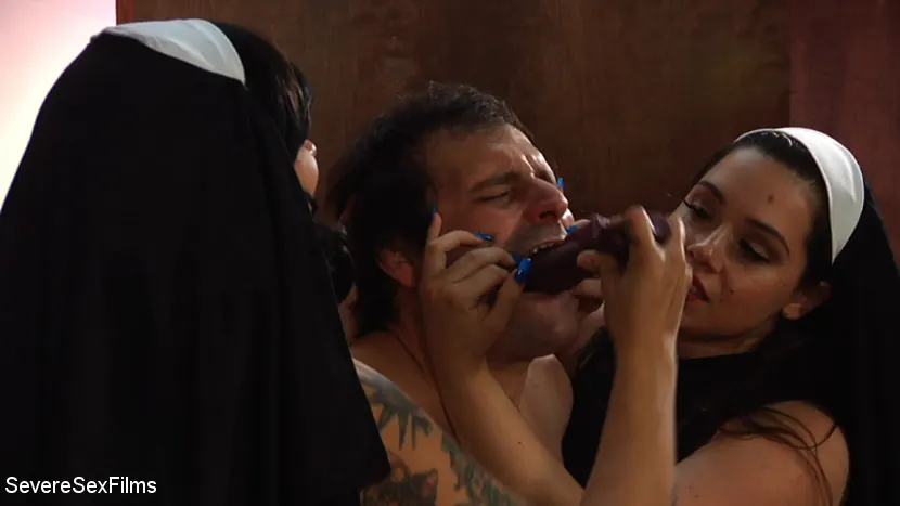 Kink Partners '¡Las monjas se llevan al espeluznante mirón al infierno!' protagonizando Bettie Bondage (foto 28)