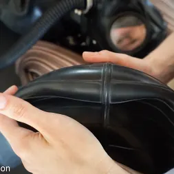 Blake en 'Kink Partners' Bajo mi hechizo (Miniatura 16)