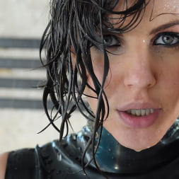 Bobbi Starr に 'Kink Partners' ラテックスは深い喉の人を覆う (サムネイル 19)