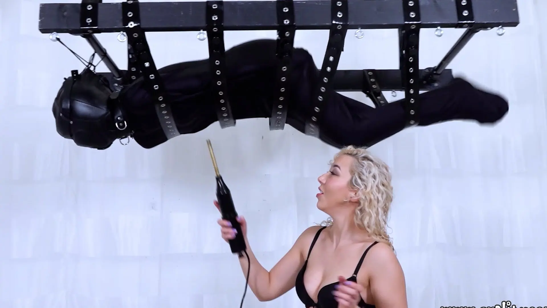 Kink Partners 'バイブレーターvsザッパー' 主演 Brat (写真 3)