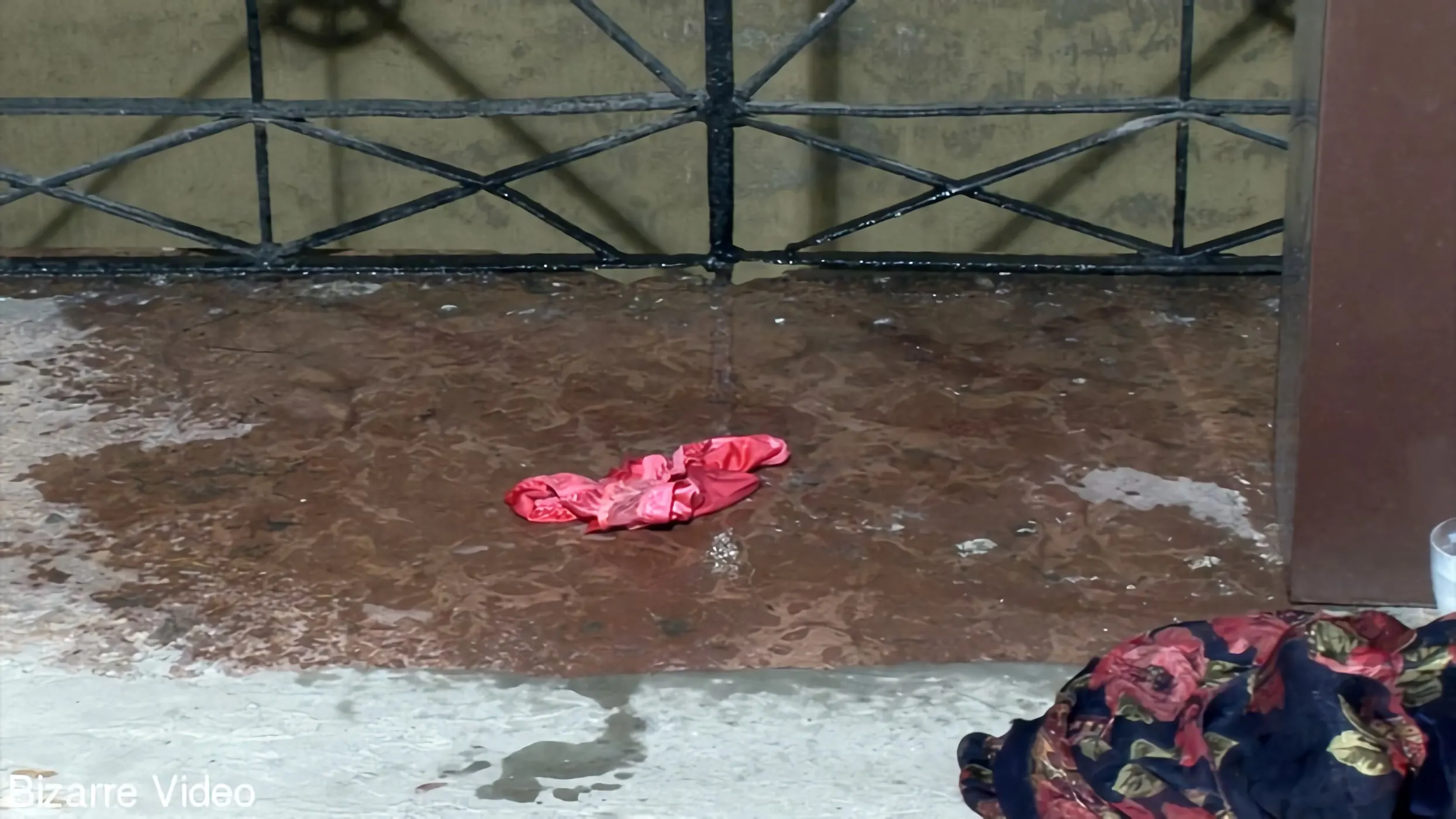 Brittney に 'ブリトニーのバルコニー小便' from 'Kink Partners' (写真 14) Kink Partners 'ブリトニーのバルコニー小便' 主演 Brittney (写真 14)