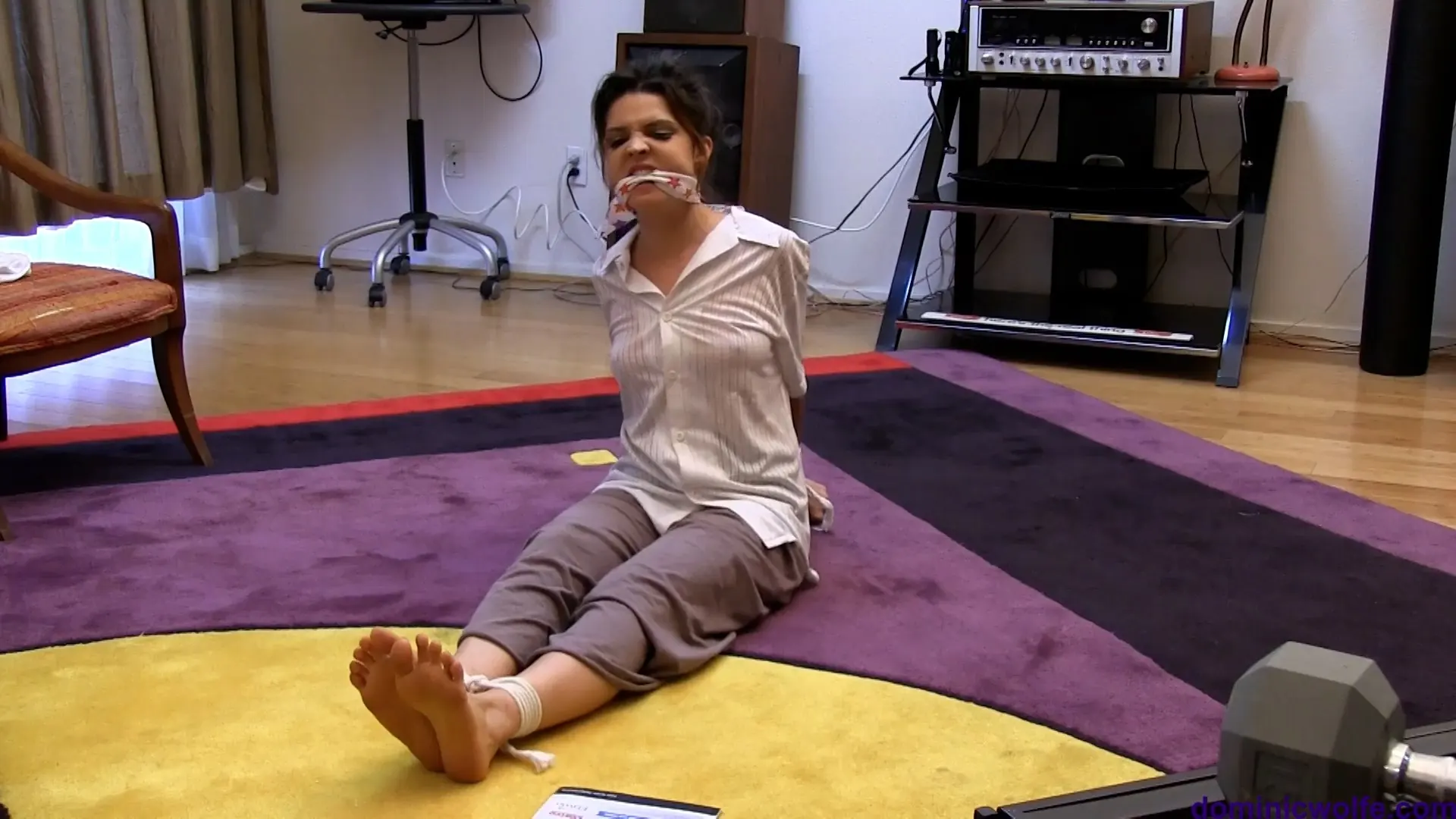 Kink Partners 'ブルックは非常に厳しく縛られ、しっかりと猿轡をはめられ、イライラし、屈辱的なベビーシッターです。' 主演 Brooke Thompsen (写真 4)