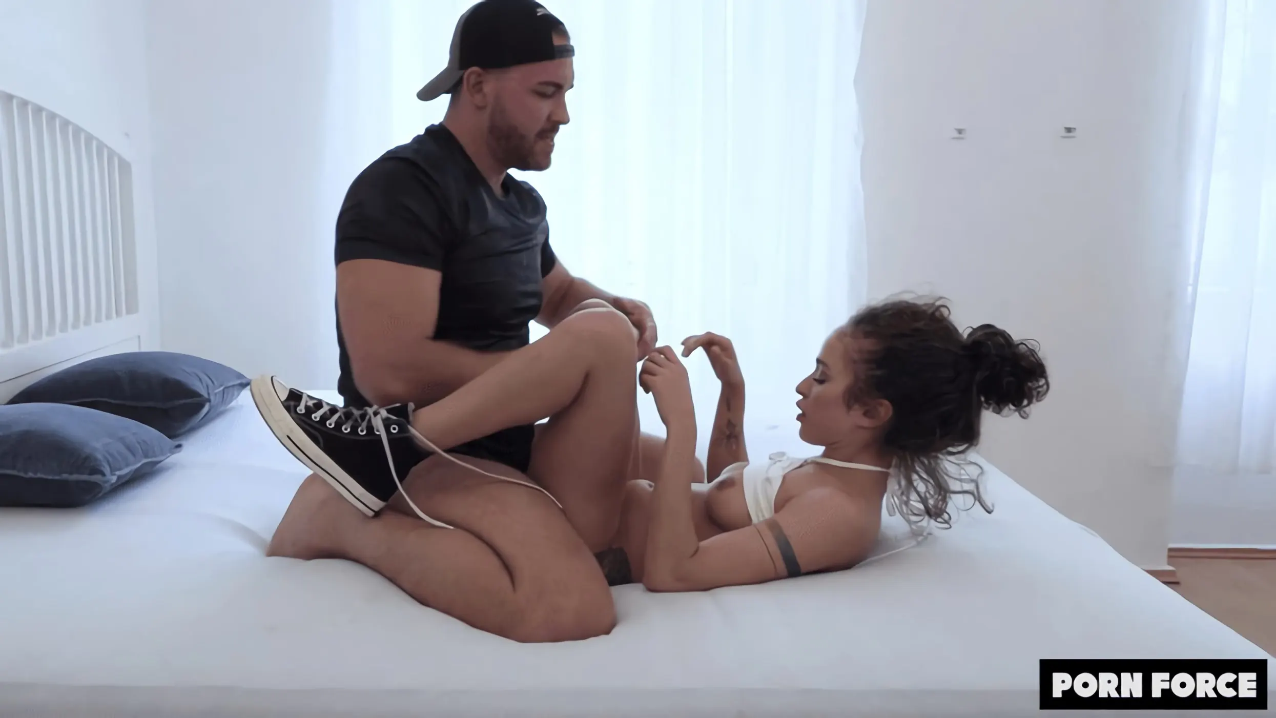 Kink Partners '小柄なティーン芸者キッドはハードコアクソに見知らぬ人ではありません' 主演 Butt Spencer (写真 22)