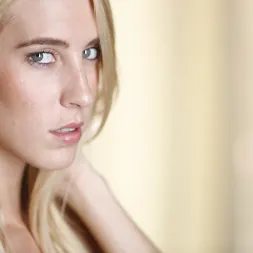 Cadence Lux に 'Kink Partners' ケイデンスは彼女の夫にトニが彼女を犯した方法を伝えるのを待つことができません (サムネイル 9)