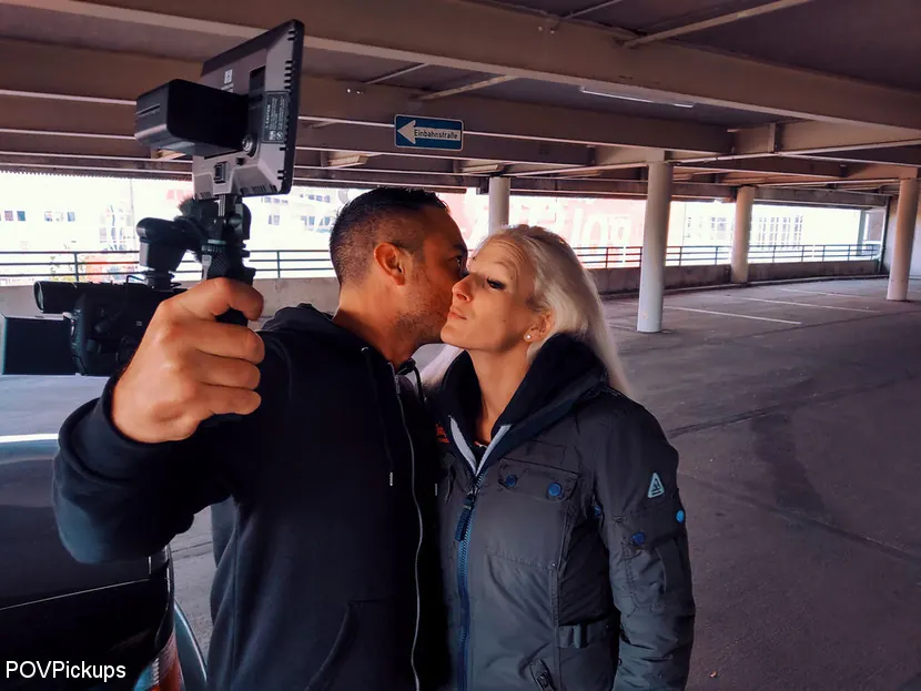 Kink Partners '不潔な駐車場はブロンドのシリコーンのひよことファック' 主演 Cam Angel (写真 12)