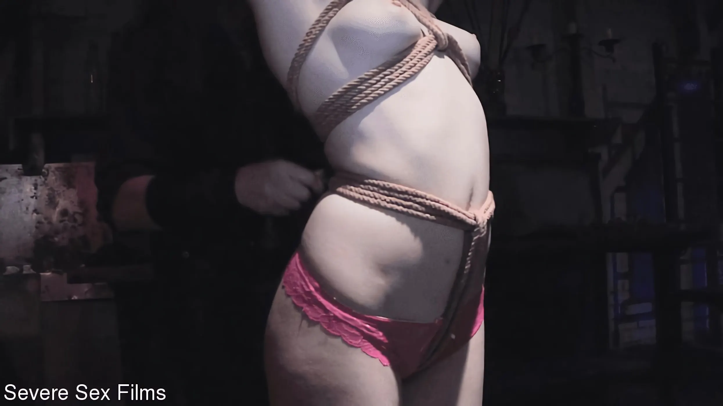 Charli Piper に 'ショーへようこそ' from 'Kink Partners' (写真 3) Kink Partners 'ショーへようこそ' 主演 Charli Piper (写真 3)