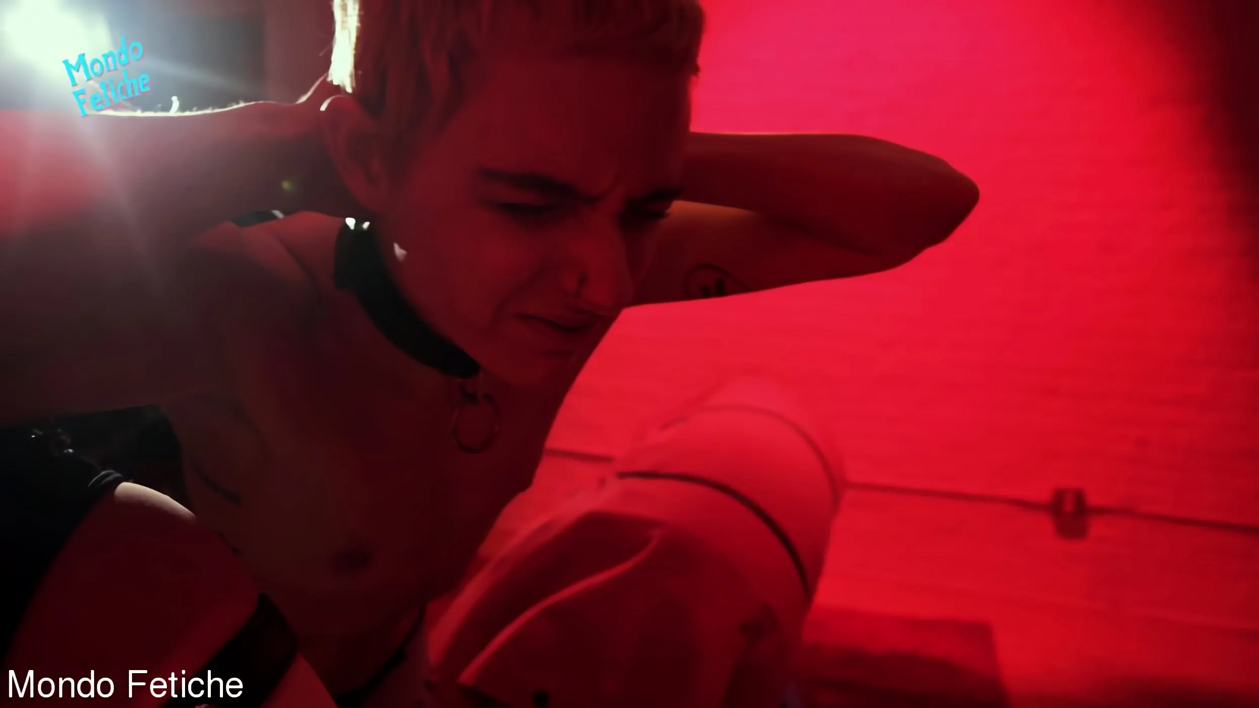 Kink Partners 'El twink de cuero de Charlie' protagonizando Charlie Kicks (foto 9)