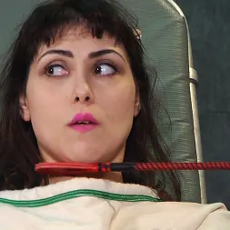 Charlotte Cross en 'Kink Partners' Asilo (Parte 1) (Miniatura 7)