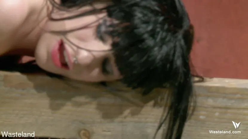 Cheri Rose Mort en 'Cheri va hasta el final: Cheri Rose, Master Johnny' from 'Kink Partners' (foto 2) Kink Partners 'Cheri va hasta el final: Cheri Rose, Master Johnny' protagonizando Cheri Rose Mort (foto 2)