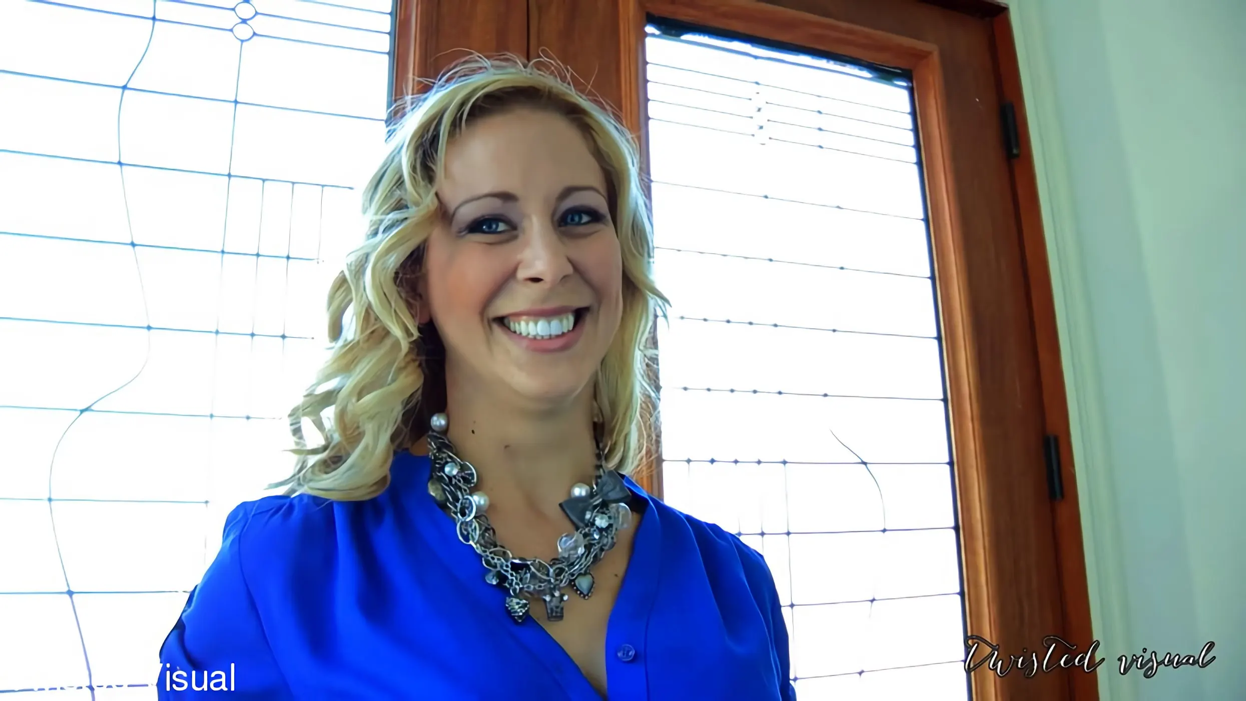 Kink Partners 'Cherie Deville muestra de lo que es capaz su culo apretado' protagonizando Cherie DeVille (foto 3)