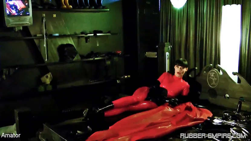 Kink Partners 'シャイアン・ド・ミュリエル:ゴム・シシー(1/3)' 主演 Cheyenne de Muriel (写真 2)