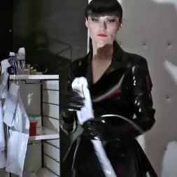 Cheyenne de Muriel in Schrei Wenn Du Kannst: Kapitel 2 (Photo 3) Cheyenne de Muriel in 'Kink Partners' Schrei Wenn Du Kannst: Kapitel 2 (Thumbnail 3)