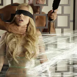 Christie Stevens en 'Kink Partners' Christie se mantiene envuelto para mantenerlo fresco (Miniatura 15)