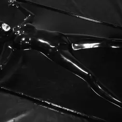 Claudia Rossi en 'Kink Partners' Abrelos bien y fóllame profundamente (Miniatura 2)