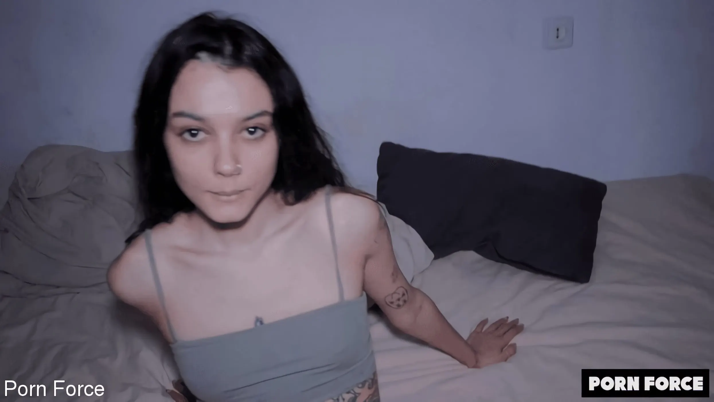 Kink Partners '愛らしい十代の痴女ココニーは、bwcのいたるところに絶頂します' 主演 Coconey (写真 1)