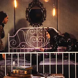 Cybill Troy に 'Kink Partners' ギンプを引き出す(1/3) (サムネイル 1)