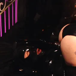 Cybill Troy en Saca el Gimp 2 (foto 14) Cybill Troy en 'Kink Partners' Saca el Gimp 2 (Miniatura 14)