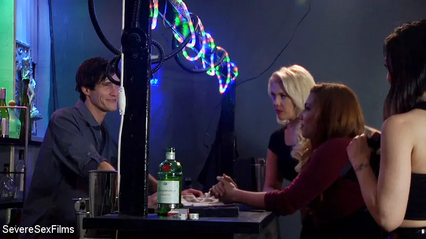 Kink Partners 'Gangbang en un club de striptease (parte 1 de 2)' protagonizando Cybill Troy (foto 2)