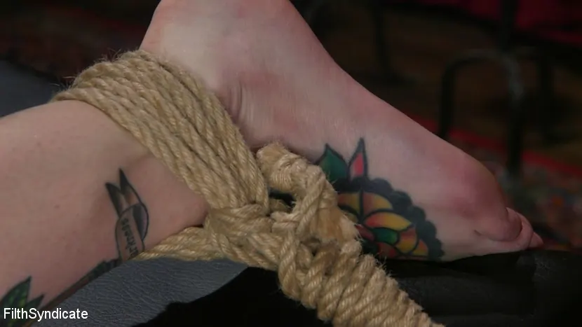 Kink Partners '痛みふしだらな女はそれを取る。' 主演 Dana Spit (写真 2)