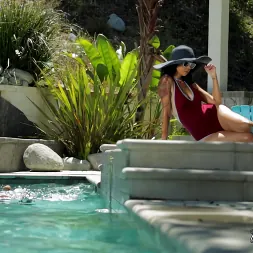 Dana Vespoli に 'Kink Partners' ダナは巨大なコックで満たされた彼女のお尻を取得します (サムネイル 1)