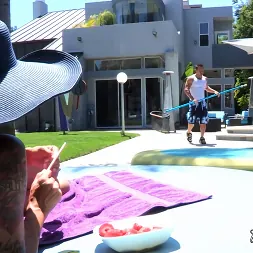 Dana Vespoli に 'Kink Partners' ダナは、彼女が得ることができるどのように濡れたプールの男の子を示しています (サムネイル 2)