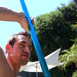 Dana Vespoli に 'Kink Partners' ダナは、彼女が得ることができるどのように濡れたプールの男の子を示しています (サムネイル 4)