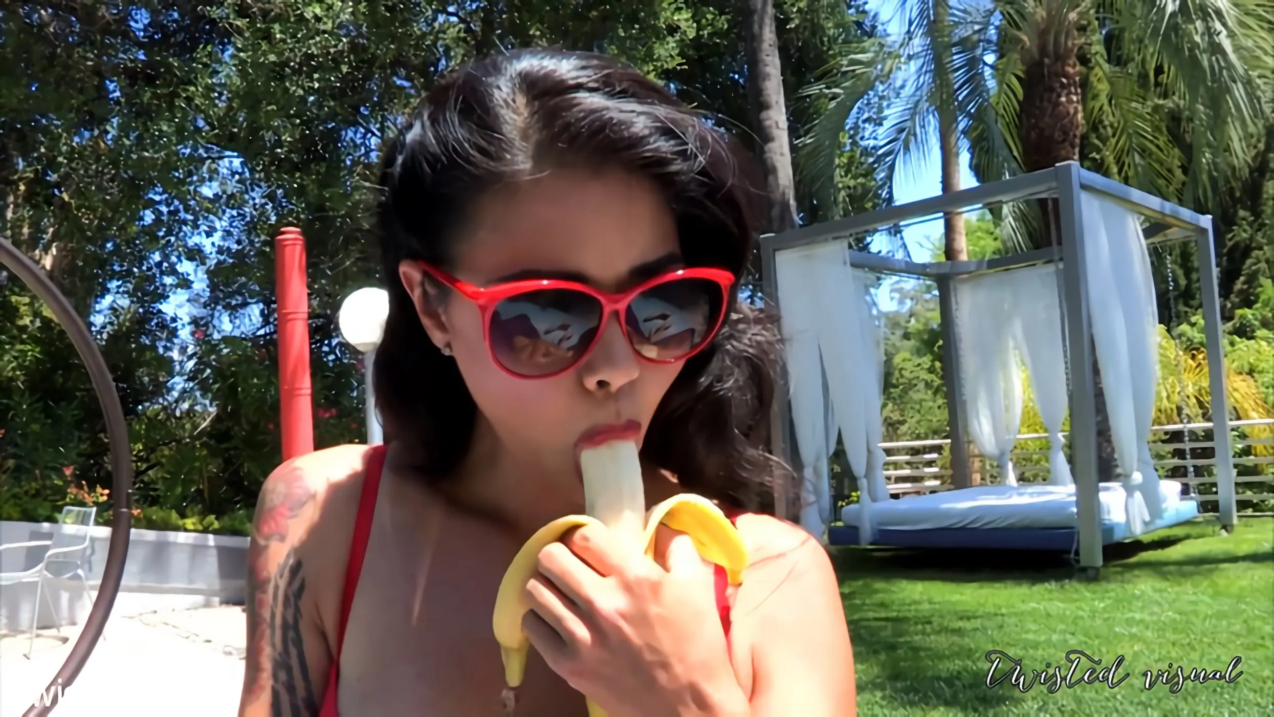 Kink Partners 'Dana le muestra al chico de la piscina lo mojada que puede llegar a estar' protagonizando Dana Vespoli (foto 5)