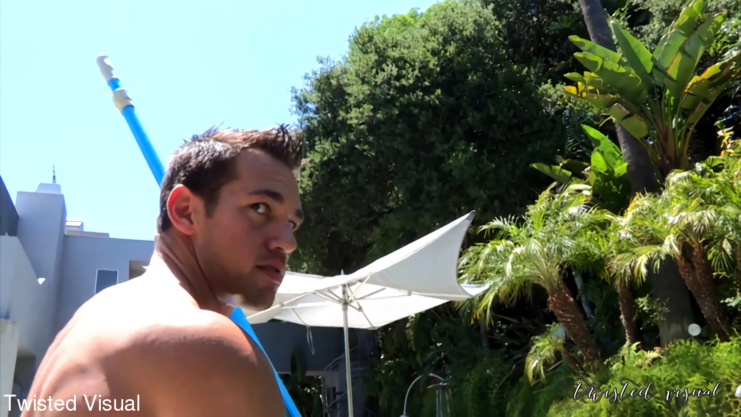 Kink Partners 'ダナは、彼女が得ることができるどのように濡れたプールの男の子を示しています' 主演 Dana Vespoli (写真 6)