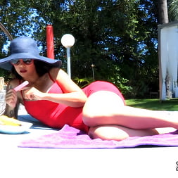 Dana Vespoli に 'Kink Partners' ダナは、彼女が得ることができるどのように濡れたプールの男の子を示しています (サムネイル 1)