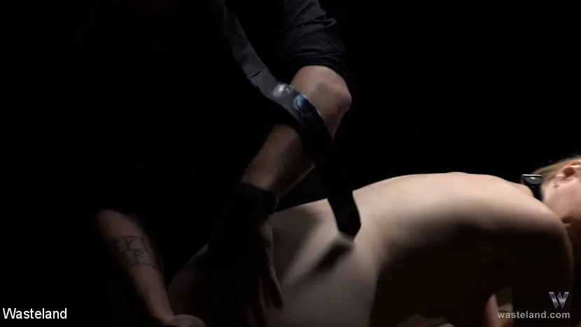 Kink Partners '妄想ハンターのための新しいセックスと提出ゲーム' 主演 Delirious Hunter (写真 2)